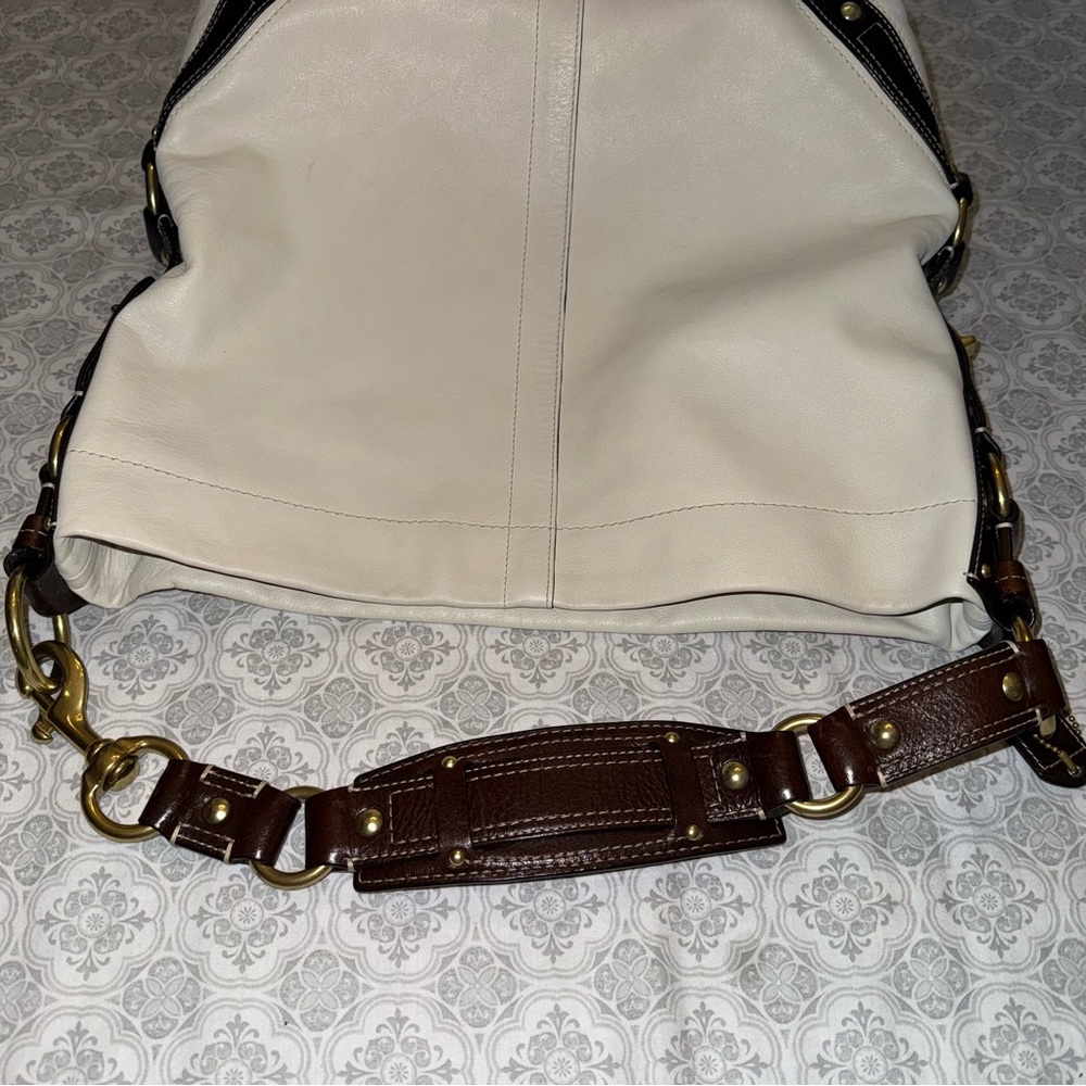 Coach Carly Hobo Shoulder Bag Pebbled Leather Off White Gold Hardware - Picture 7 of 15